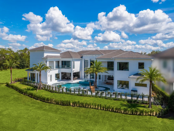 Luxurious 8-Bedroom Vacation Home in Orlando - Private Pool & Resort Amenities